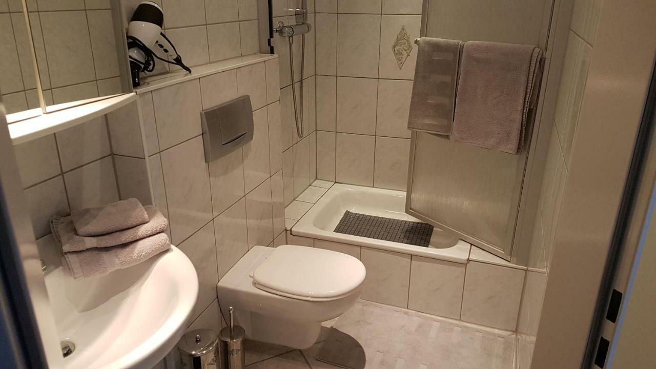Zimmervermietung Mülheim Mülheim an der Ruhr Exterior foto